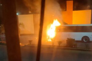 Incendian tiendas de conveniencia y camiones en Celaya