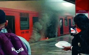 Tren se incendia en la estación Politécnico Línea 5 del Metro de CDMX