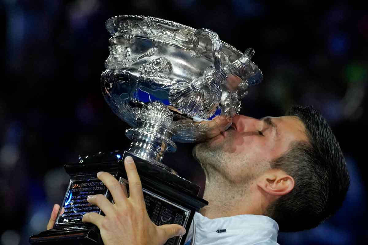 Novak Djokovic levantó por décima ocasión el trofeo de campeón. / Foto: AP