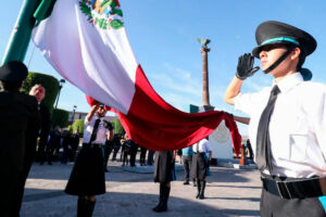 Conmemoran el Día de la Bandera en San Juan del Río