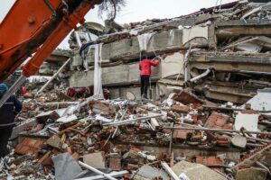 Llega la ayuda a Turquía tras sismo