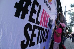 Acusan a Cinemex de intentar boicotear marcha en defensa del INE