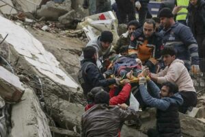 Terremoto en Turquía y Siria deja más de mil muertos