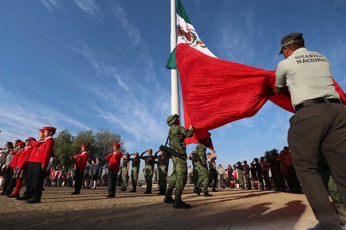 Conmemoran en Querétaro el Día de la Bandera. / Fotos: Armando Vázquez 