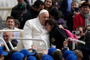 El Papa Francisco acude al hospital, cancela audiencias