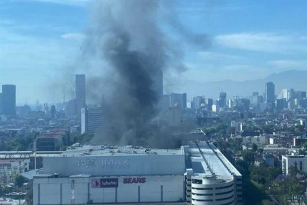 Este martes por la mañana se reportó un incendio en plaza Fórum Buenavista en CDMX. / Excélsior