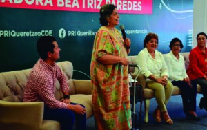 Beatriz Paredes se reúne con militantes del PRI en Querétaro