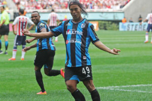 Quieren a Ronaldinho para la reapertura del Estadio Corregidora