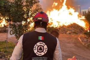 Sofoca Protección Civil incendio en Querétaro