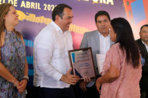 Felicita Roberto Cabrera a educadoras de San Juan del Río