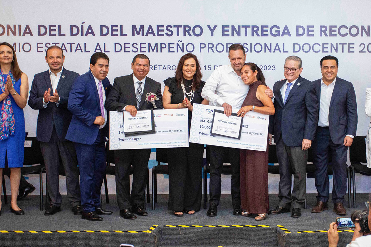 Entregan reconocimientos del 'Premio Estatal al Desempeño Profesional Docente 2023' / Foto: Especial 