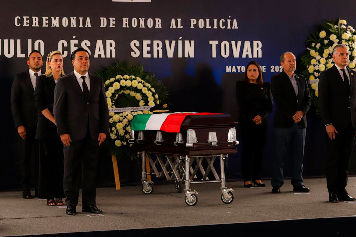 Policía Municipal rinde homenaje a oficial Julio César Servín Tovar