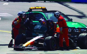 Checo Pérez impacta su auto; queda fuera de la Q1 en Mónaco