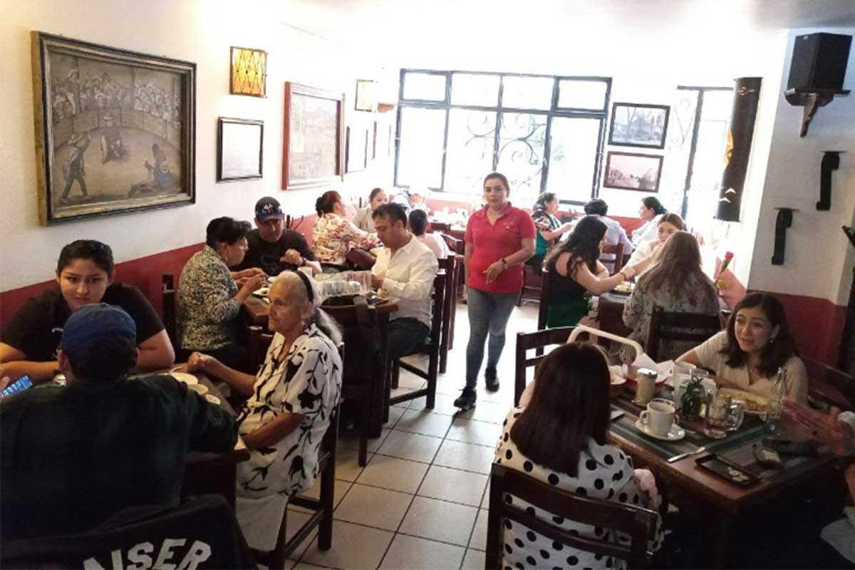 Día del padre reactiva economía de restaurantes en San Juan del Río / Foto: Especial