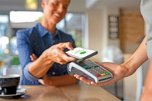 Las tarjetas bancarias de crédito también han evolucionado, cada vez hay una mayor oferta de tarjetas virtuales.