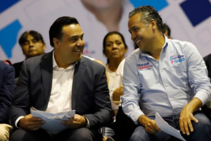 Luis Nava acompaña a Enrique Correa en su primer informe