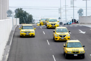 Cinco mil taxis amarillos se unirán a Uber y Didi
