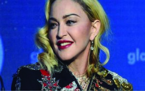 Madonna, tras ser intubada, ya se recupera en casa