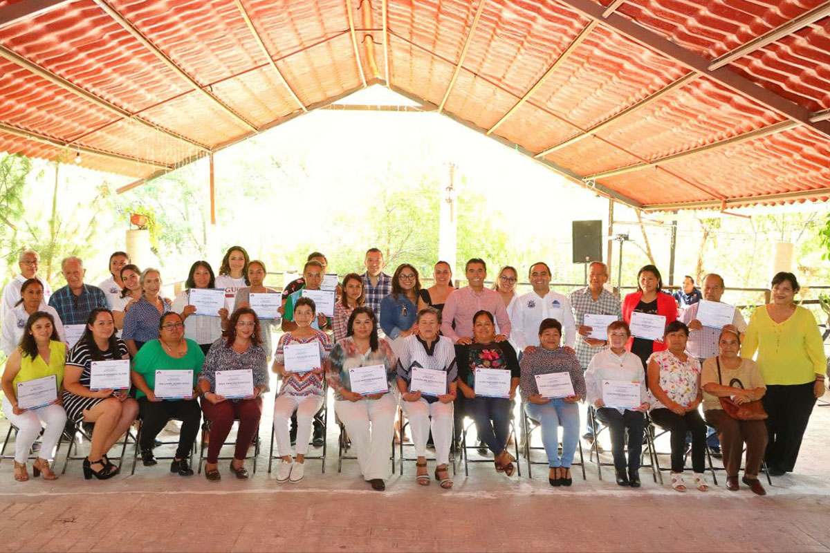 Corregidora reconoció a promotores de Grupos del Adulto Mayor del SMDIF / Foto: Especial 