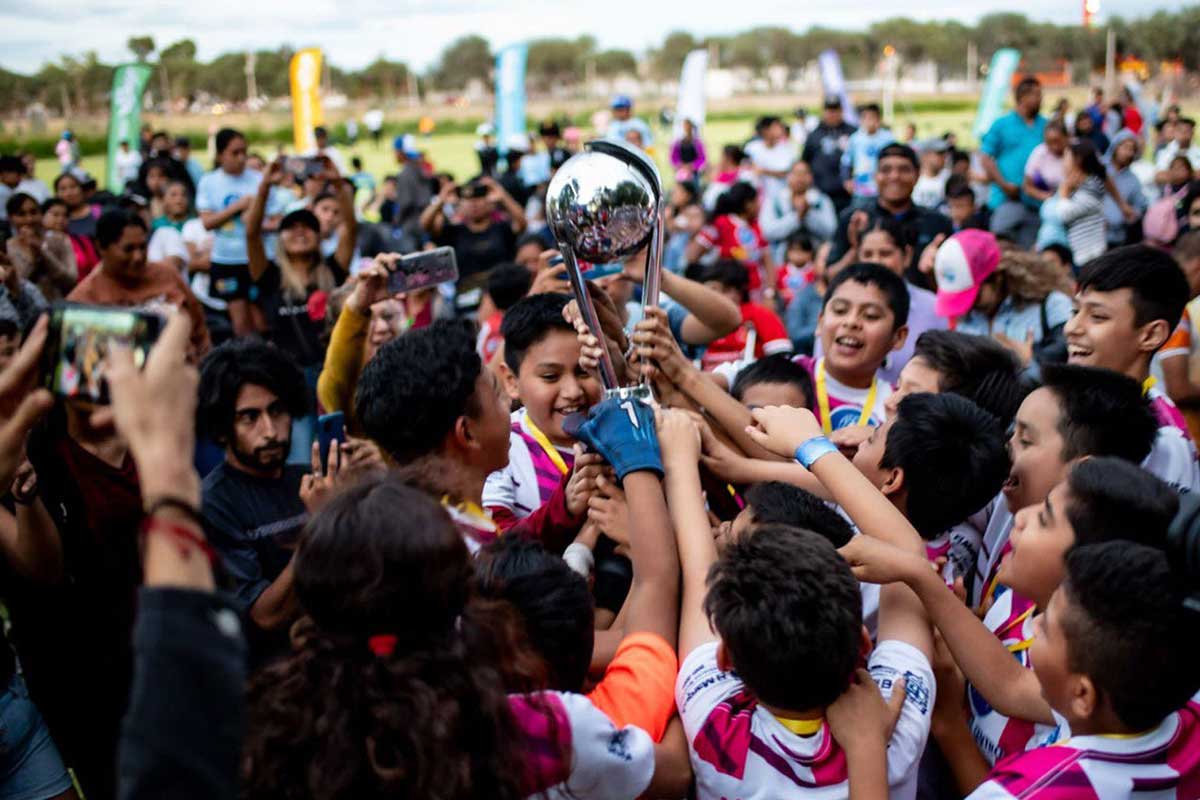 El Marqués premia a ganadores del Segundo Torneo Preventivo Vive con tu Balón / Foto: Especial