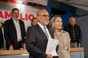Se registra Ignacio Loyola como aspirante del Frente Amplio por México