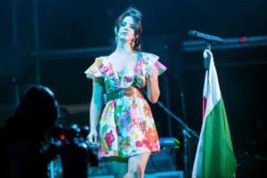Lana del Rey pospone presentación en México