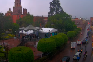 Llueve sobre Querétaro, así se ve en Jardín Zenea