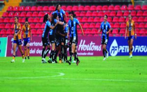 Gallos Femenil golea al Atlético de San Luis en el Estadio Corregidora