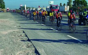 Peregrinas y peregrinos ciclistas avanzan al Tepeyac