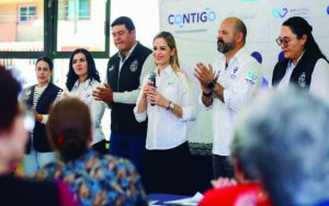 Adultos de San Joaquín reciben el programa Más Vida del DIF Estatal