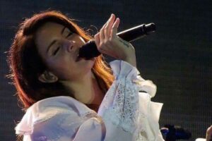 ¿Lana del Rey cancela concierto en México para presentarse en un Walmart?