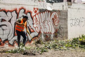 Avanza Servicios Municipales de San Juan del Río con limpia de grafitis