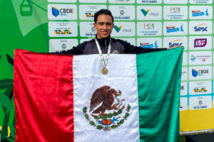 Queretano gana doble medalla en Brasil en atletismo