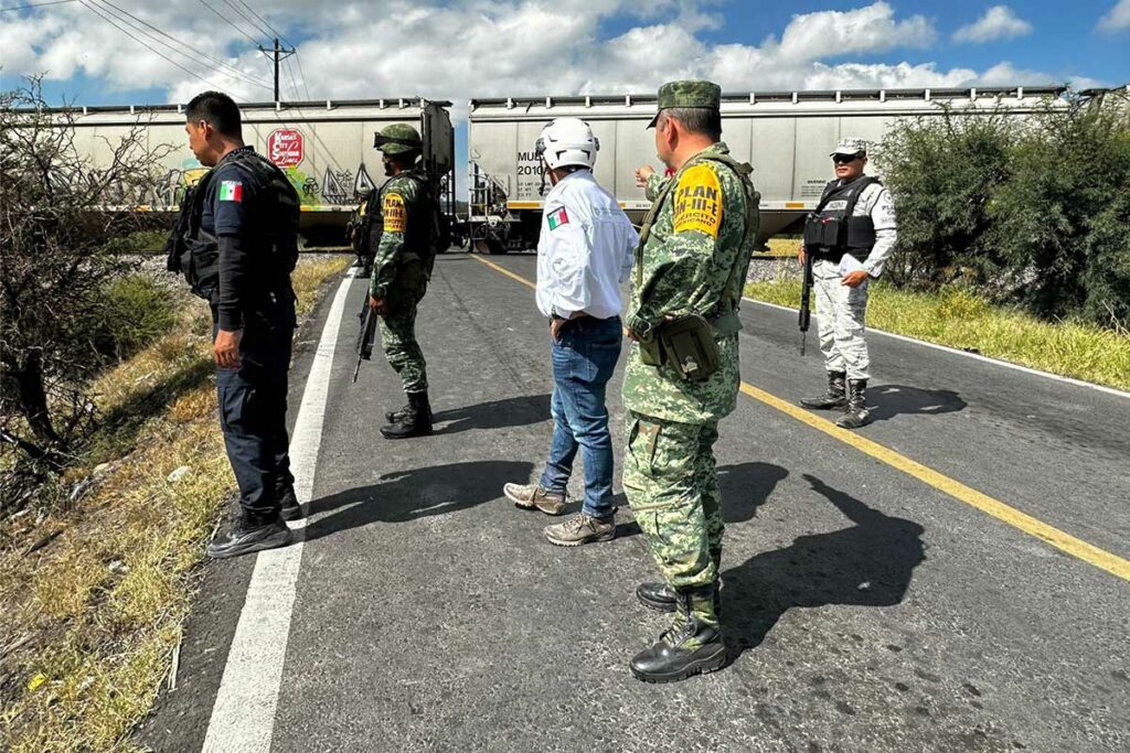 Trágico accidente entre camión de pasajeros y tren en El marqués
