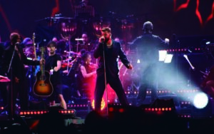 Ricky Martin cautiva a queretanos con su show Sinfónico