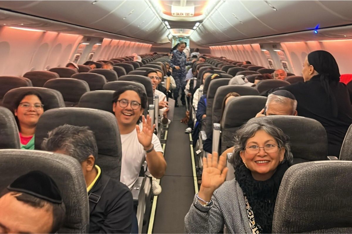 La aeronave trae de regreso a 135 mexicanos. / Twitter (@aliciabarcena)