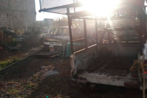 Predio con vehículos se prende en llamas en municipio de Querétaro