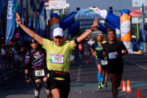 Entregan donativos del Querétaro Maratón