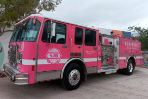 Se suma Bomberos a lucha contra el cáncer con unidad rosa