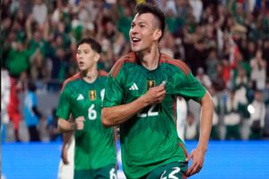 México vence a Ghana con goles de Lozano y Antuna
