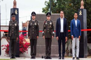 Roberto Cabrera acude a Hemiciclo a Niños Héroes en 7º Regimiento