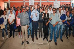 Entrega titular de SEDESU apoyos a tianguistas de Querétaro