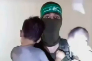 ‘Hamás’ publica videos con bebés y niños secuestrados en Israel