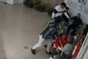 Asaltantes golpean a abuelita para robarle 100 mil pesos  