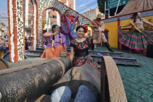 Así vive Querétaro el tradicional desfile por el 20 de noviembre