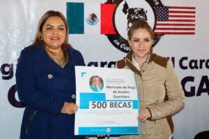 Paulina Aguado entrega 500 becas a Pinal de Amoles / Foto: Especial