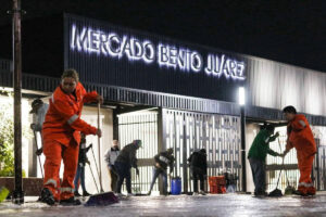Realizan labores de limpieza en Mercado Juárez de San Juan del Río