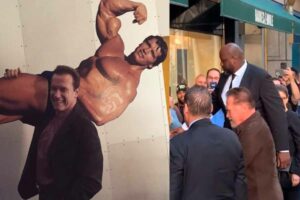 Escolta de Arnold sorprende por su 'gigante' estatura