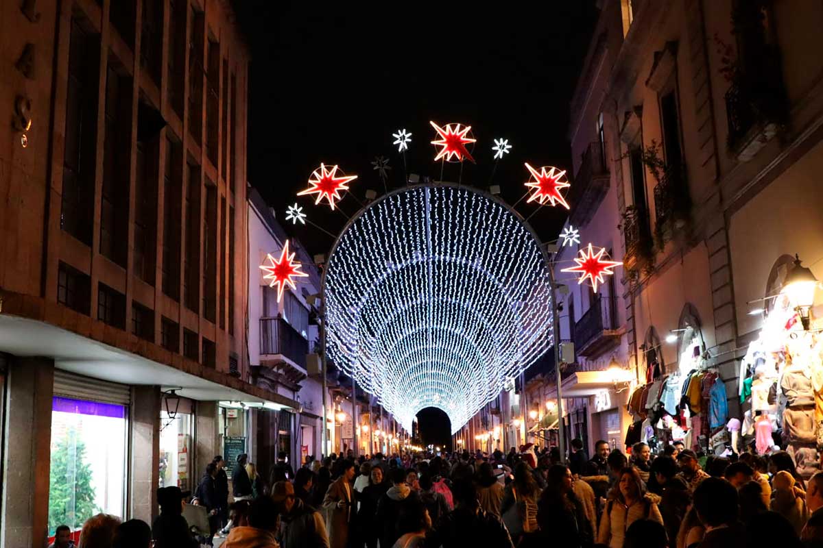 Iluminación navideña llega al Centro Histórico de Querétaro
