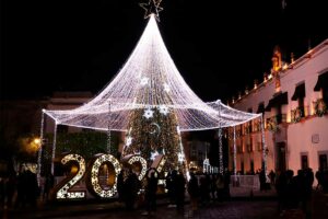 Iluminación navideña llega al Centro Histórico de Querétaro